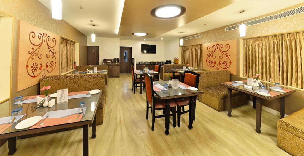 Hotel Gokulam Park Csennai Kültér fotó