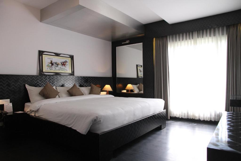 Hotel Gokulam Park Csennai Kültér fotó