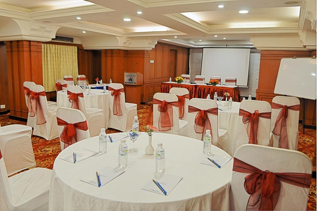 Hotel Gokulam Park Csennai Kültér fotó