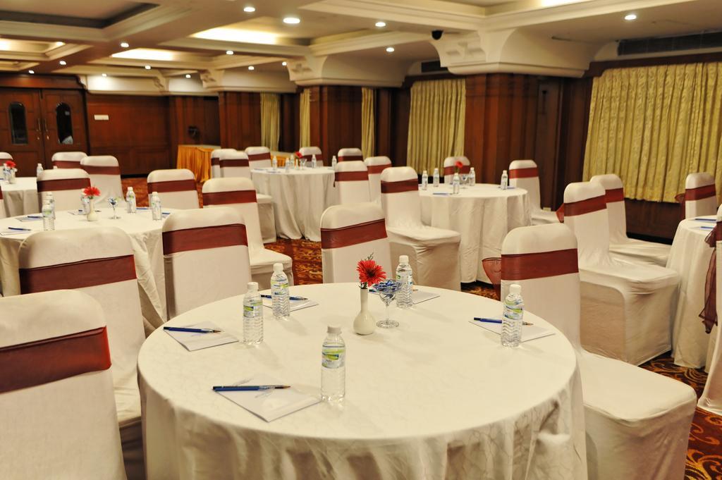 Hotel Gokulam Park Csennai Kültér fotó