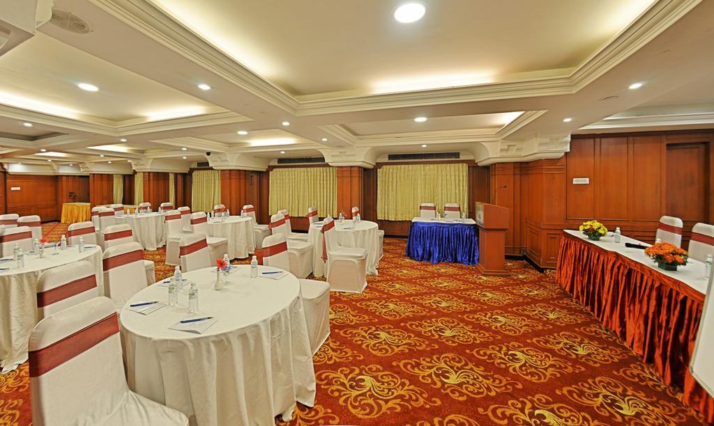Hotel Gokulam Park Csennai Kültér fotó