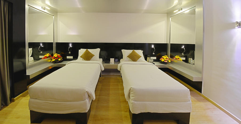 Hotel Gokulam Park Csennai Kültér fotó